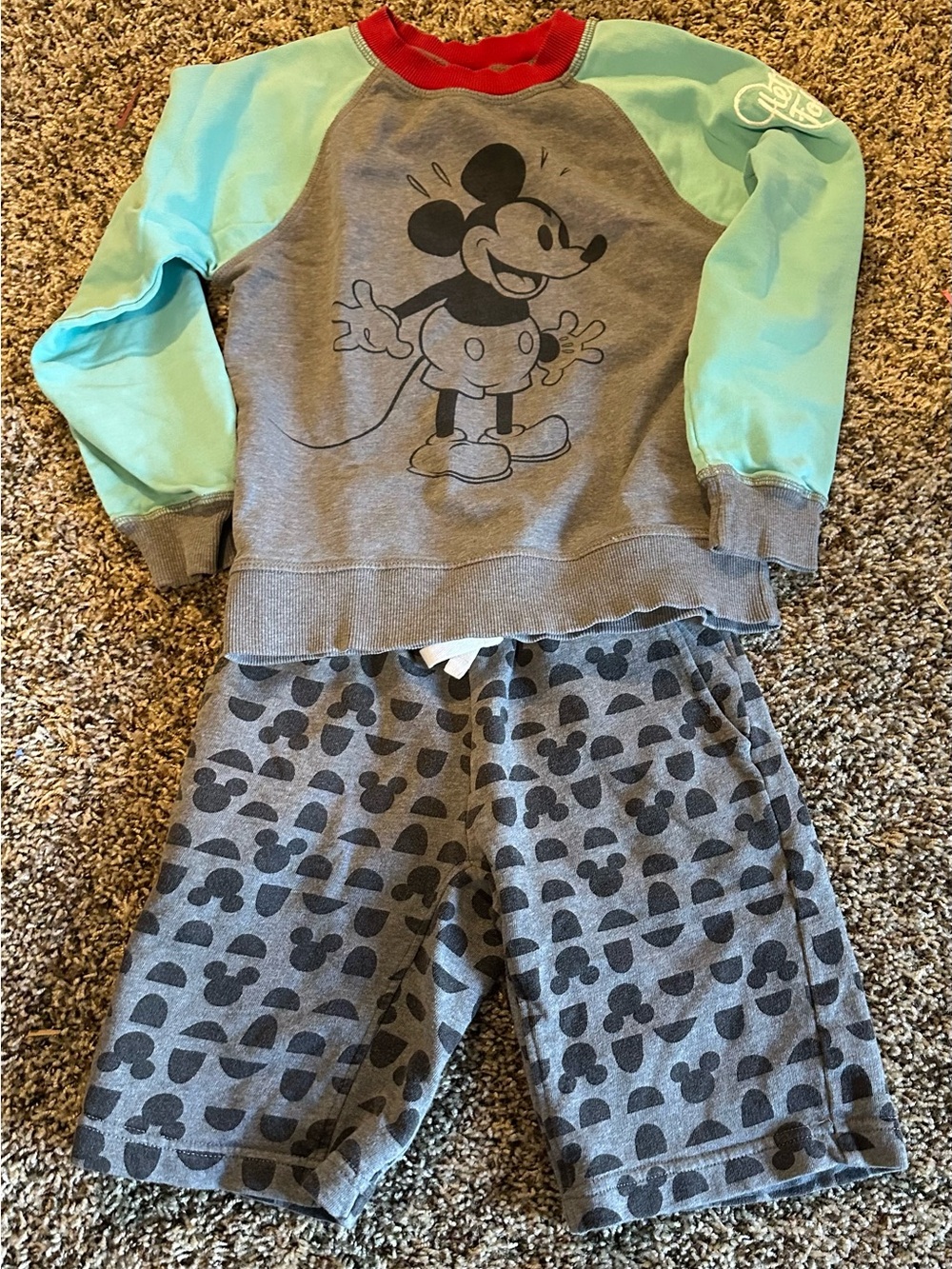 Hanna Andersson Disney Mickey
Mouse Sweatshirt & Shorts matching set. Size 6/7